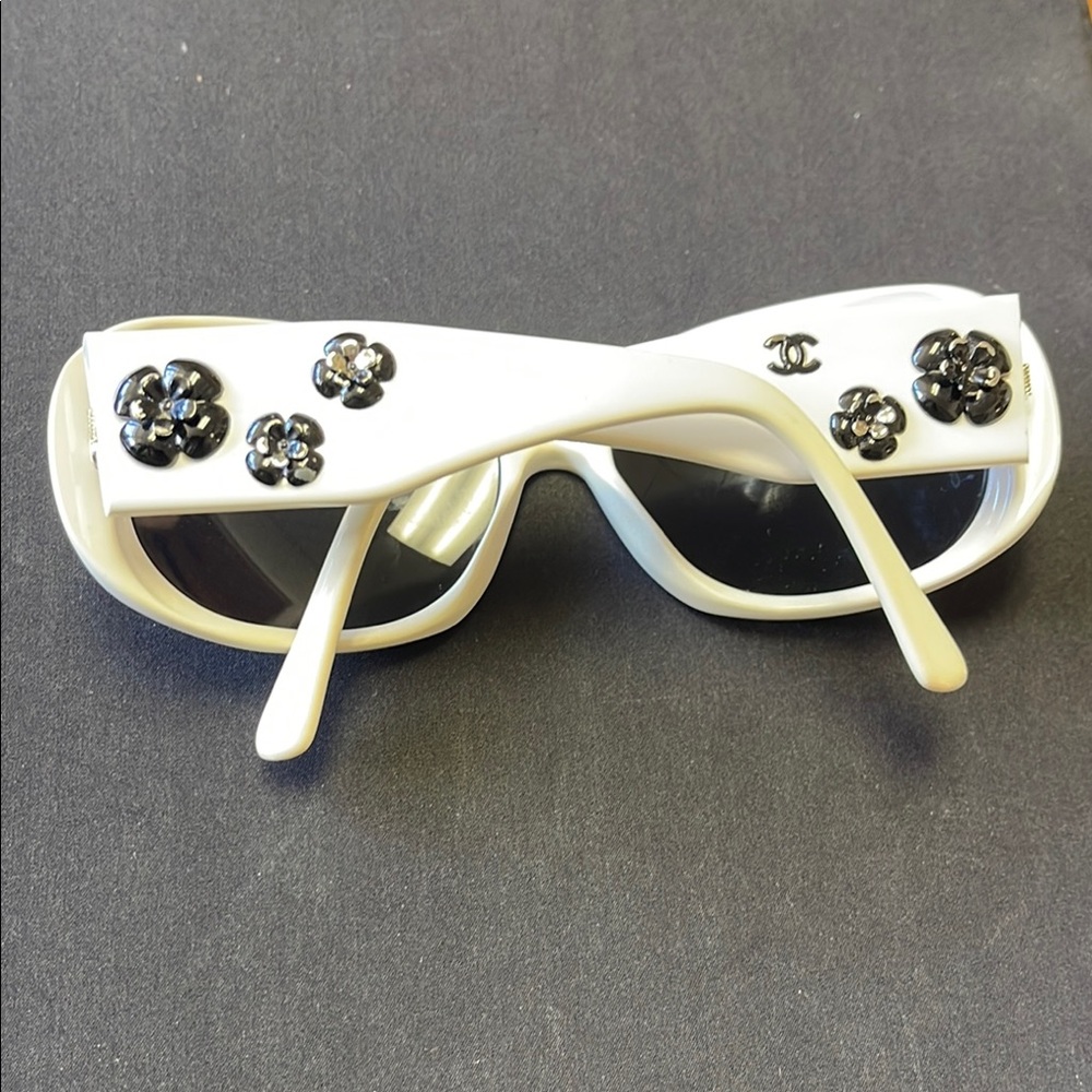 CHANEL White Frame Sunglasses with Black Lenses - Picture 7 of 7